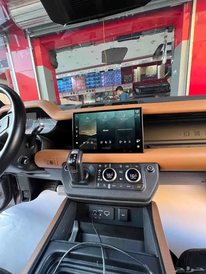 شاشة Land Rover Defender كوبي 1 للوكالة 4