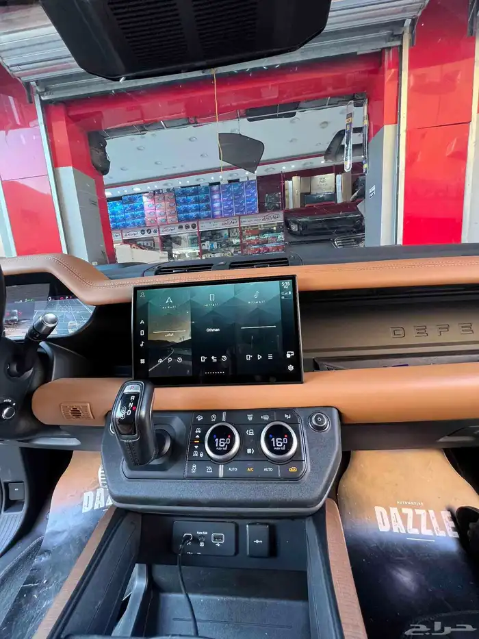 شاشة Land Rover Defender كوبي 1 للوكالة 1
