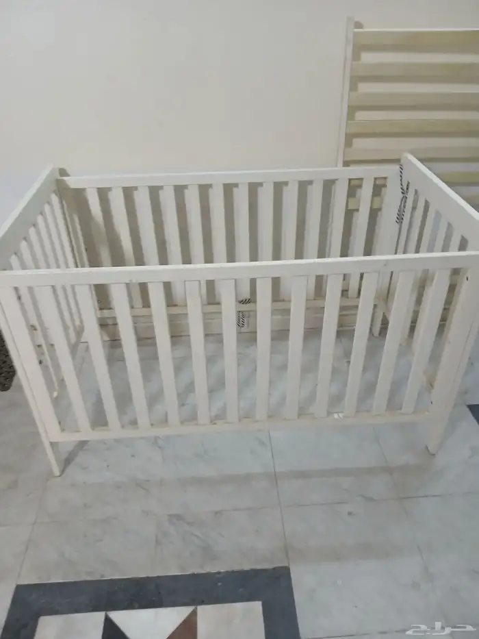 سرير اطفال مع المرتبة بحاله ممتازه 0