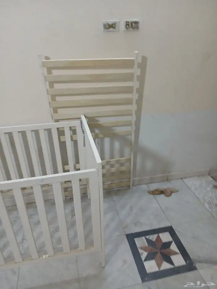 سرير اطفال مع المرتبة بحاله ممتازه 1