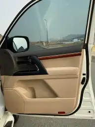 جيب لاندكروزر مخزن 9