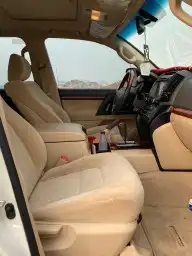 جيب لاندكروزر مخزن 13