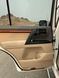 جيب لاندكروزر مخزن 12