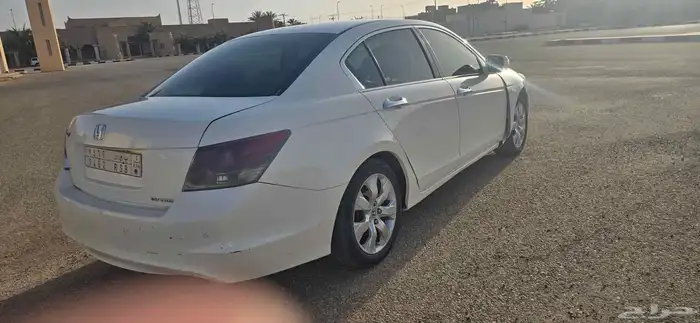 للبيع هوندا اكورد 2010 1