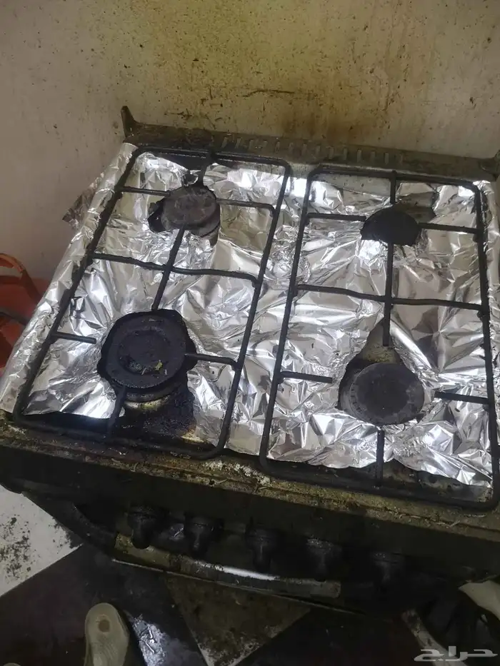 بوتاجاز 4 عيون. ويوجد به فرن 4