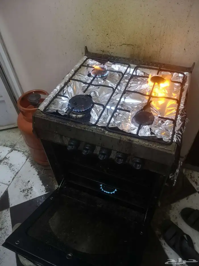 بوتاجاز 4 عيون. ويوجد به فرن 0