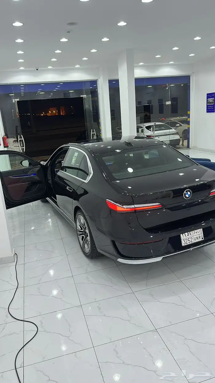 الشارقة لتأجير السيارات 5