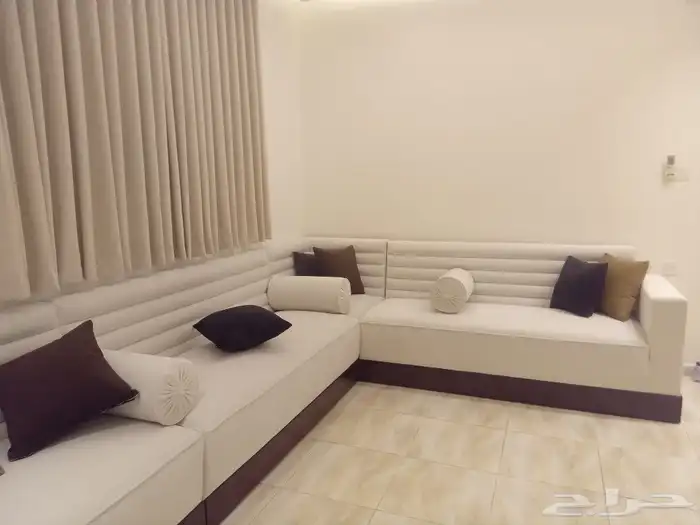 مفروشات الرياض  تفصيل جميع انواع الكنب والجلسات الارضي والس 1