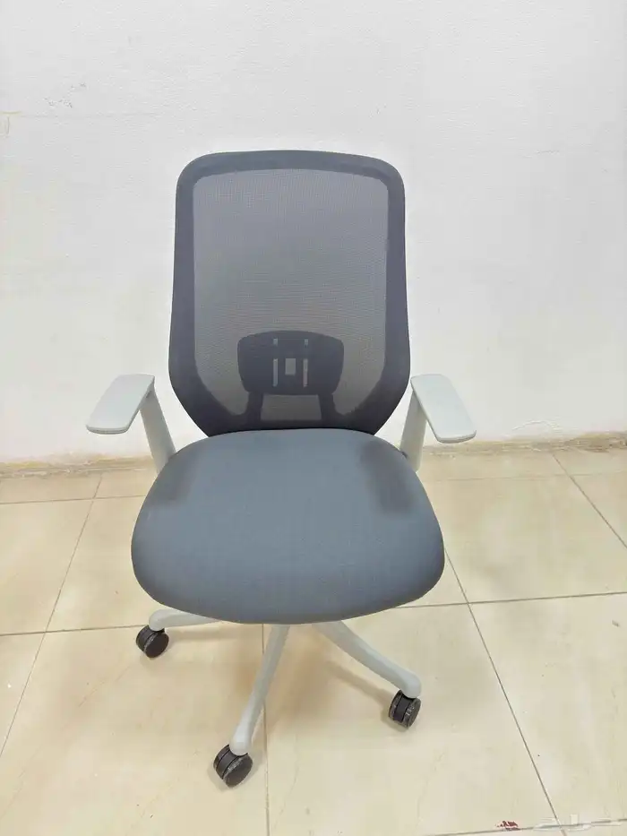 اثاث مكتبي  محطات عمل  شالونات دواليب  مكاتب  كراسي 15