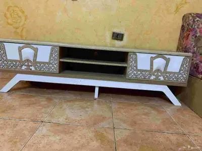 طاولة تلفزيون نظيفه جدآ التواصل واتس 0