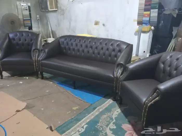 كنب مكتبي و كنبات جلد فخم جديد و كلاسيك جاهزا في ورشة وطني 15