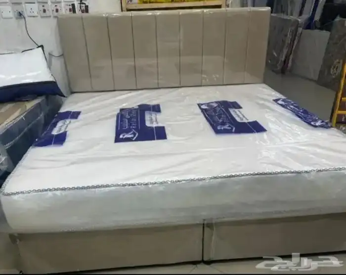 اسره خشب جديده عليهآ عرض خاص وسعر مميزه لطلب تواصل ع رقم ال 8