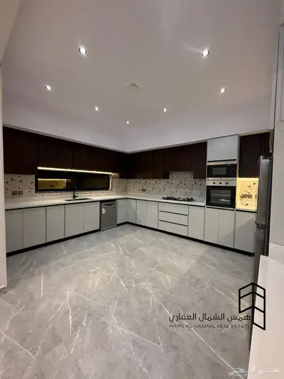 فيلا نص ارض دورين للبيع في حي الصفا 4