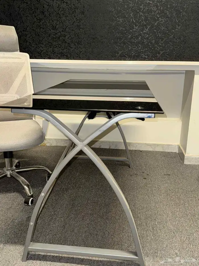 مكتب زجاج فخم وركسي ابيض بتصميم عصري 2