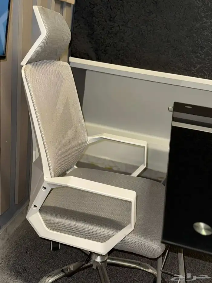 مكتب زجاج فخم وركسي ابيض بتصميم عصري 1