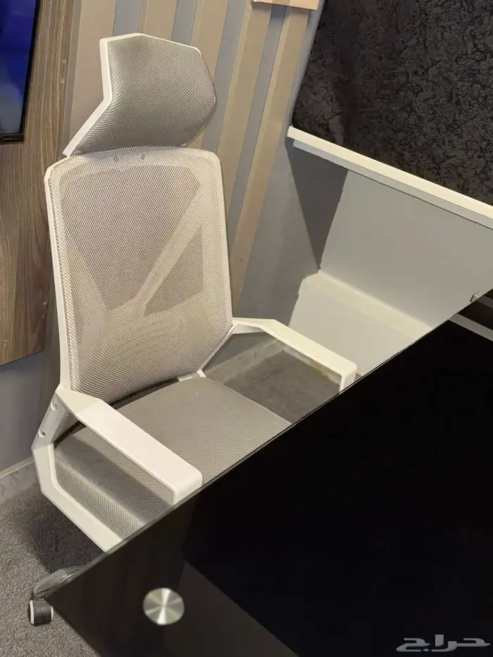 مكتب زجاج فخم وركسي ابيض بتصميم عصري 0