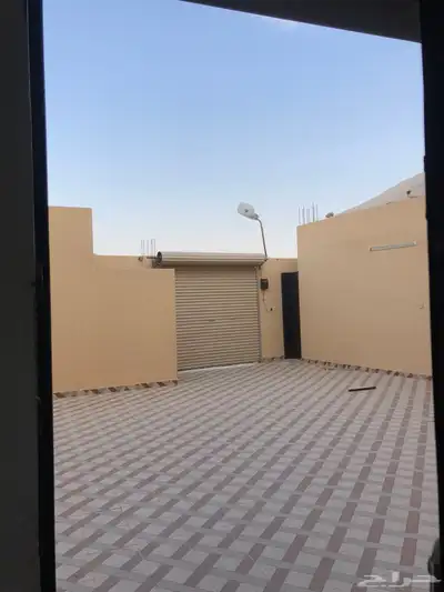 للبيع فيلا دور وشقتين بمخطط حطين 6
