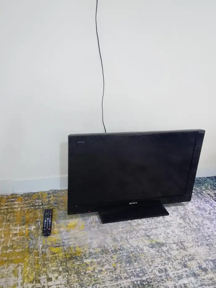 تلفزيون وسط ماركة سوني شغال وجودته ممتازة 0