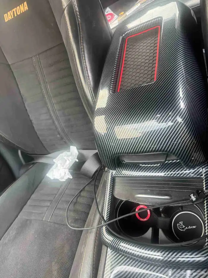 بكج كاربون فايبر دوج تشارجر 2015_2024 8