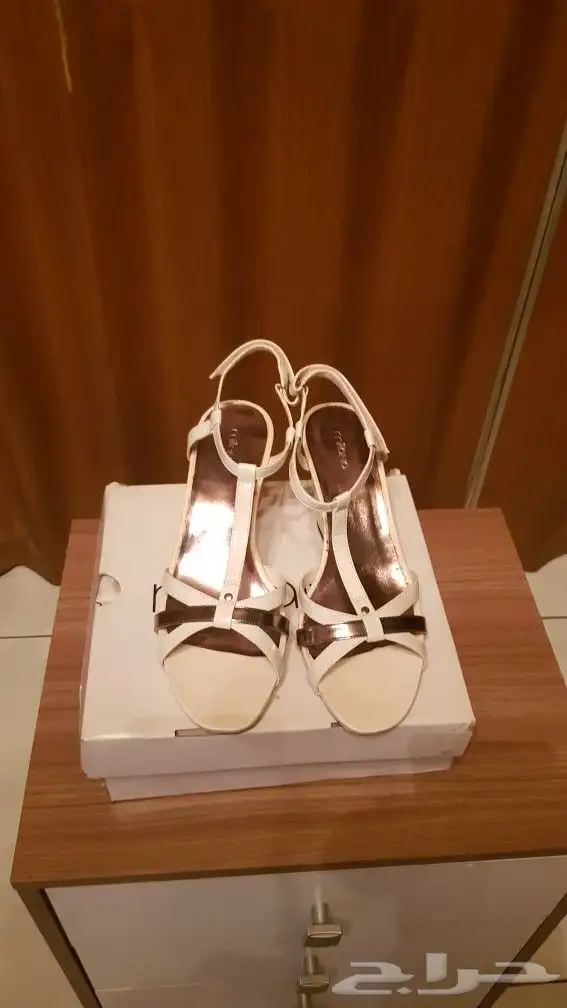 صندل أبيض نسائي 0