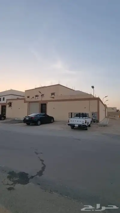 للبيع فيلا دور وشقتين بمخطط حطين 0