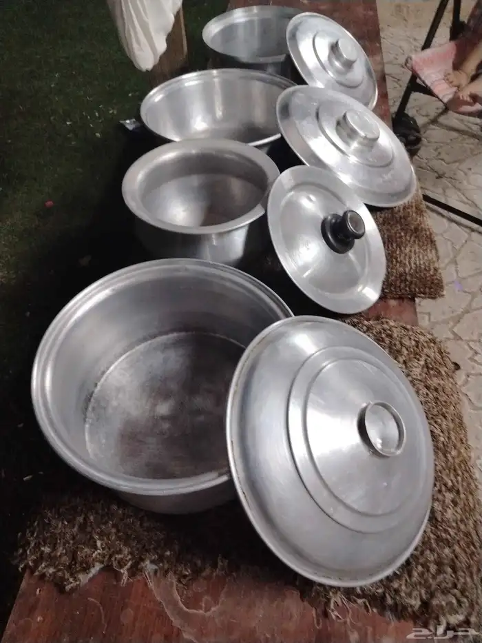 أواني قدر مطبخ مستخدم وقت مناسبه حاليا نظيف مرتب م يستخدم 1