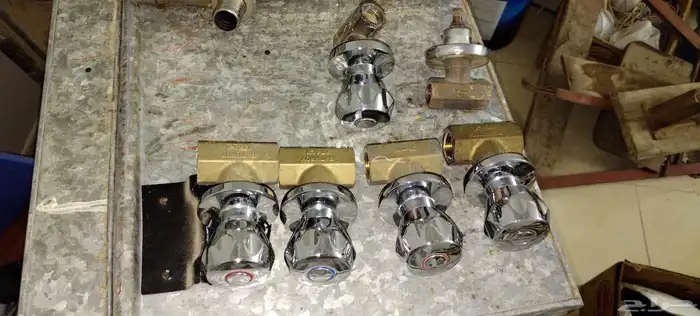 محابس وكيلون ومكينة قص حديد ومغسلة و دينبو 8