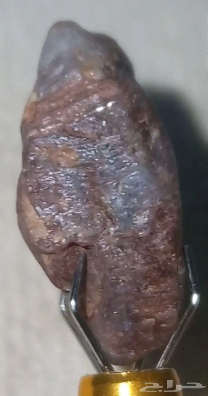 خام الكوراندوم الأرجواني.purple corundum ore 2