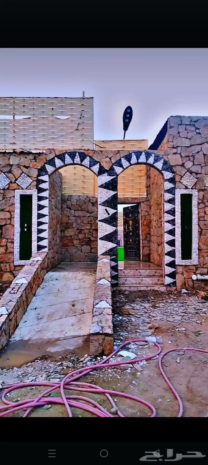 مقاول حجر طبيعي وجميع انواع القصات وتخريم الصخور 5