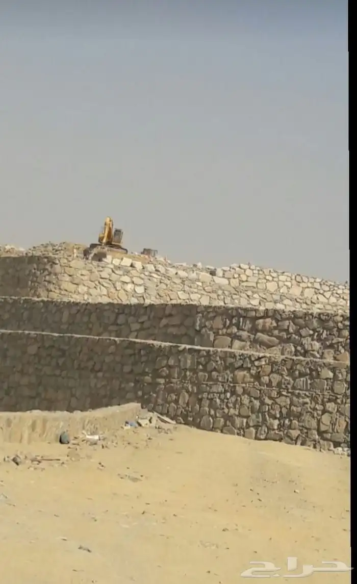مقاول حجر طبيعي وجميع انواع القصات وتخريم الصخور 1