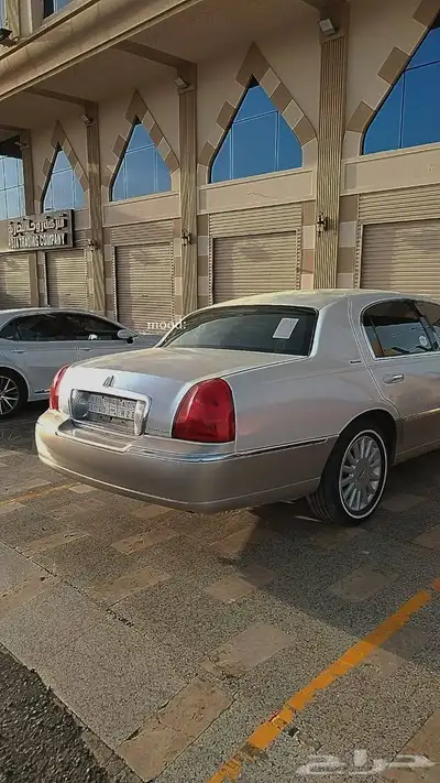 للبيع لنكون تاون كار موديل 2006 2