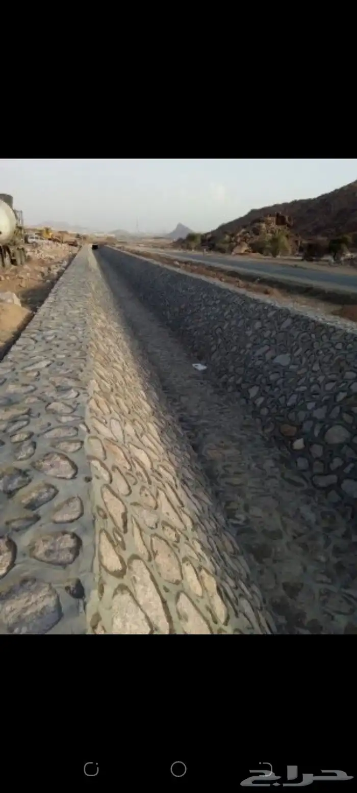 مقاول حجر طبيعي وجميع انواع القصات وتخريم الصخور 7