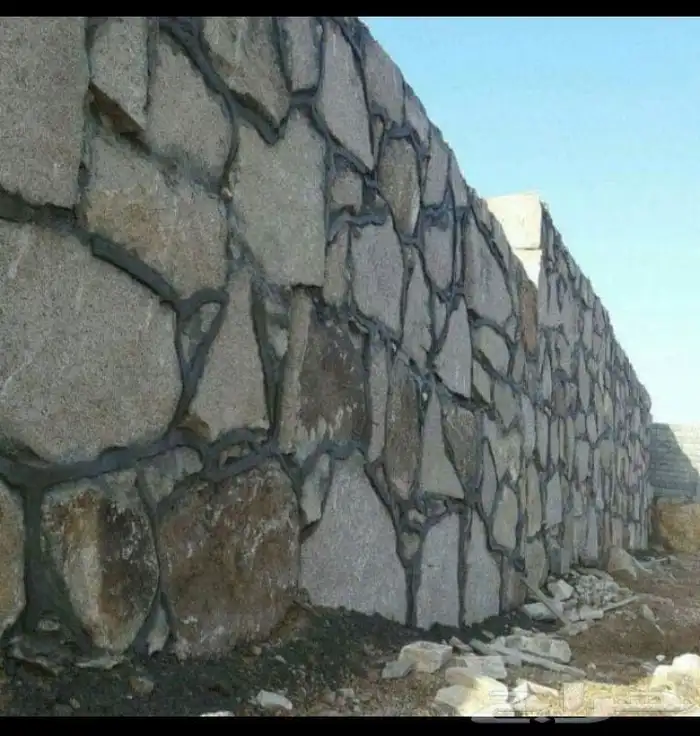 مقاول حجر طبيعي وجميع انواع القصات وتخريم الصخور 2