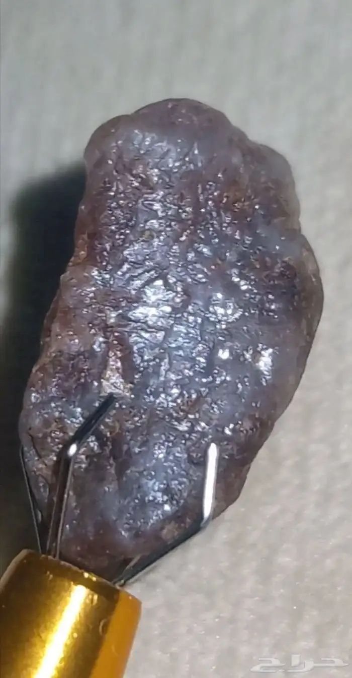 خام الكوراندوم الأرجواني.purple corundum ore 0