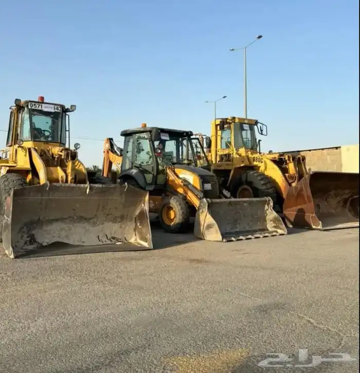 يوجد لدينا جميع المعدات شيول بوكلين قلابات بلدوزر 5