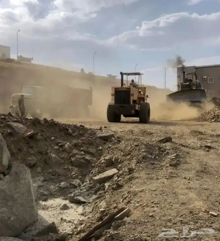 يوجد لدينا جميع المعدات شيول بوكلين قلابات بلدوزر 6