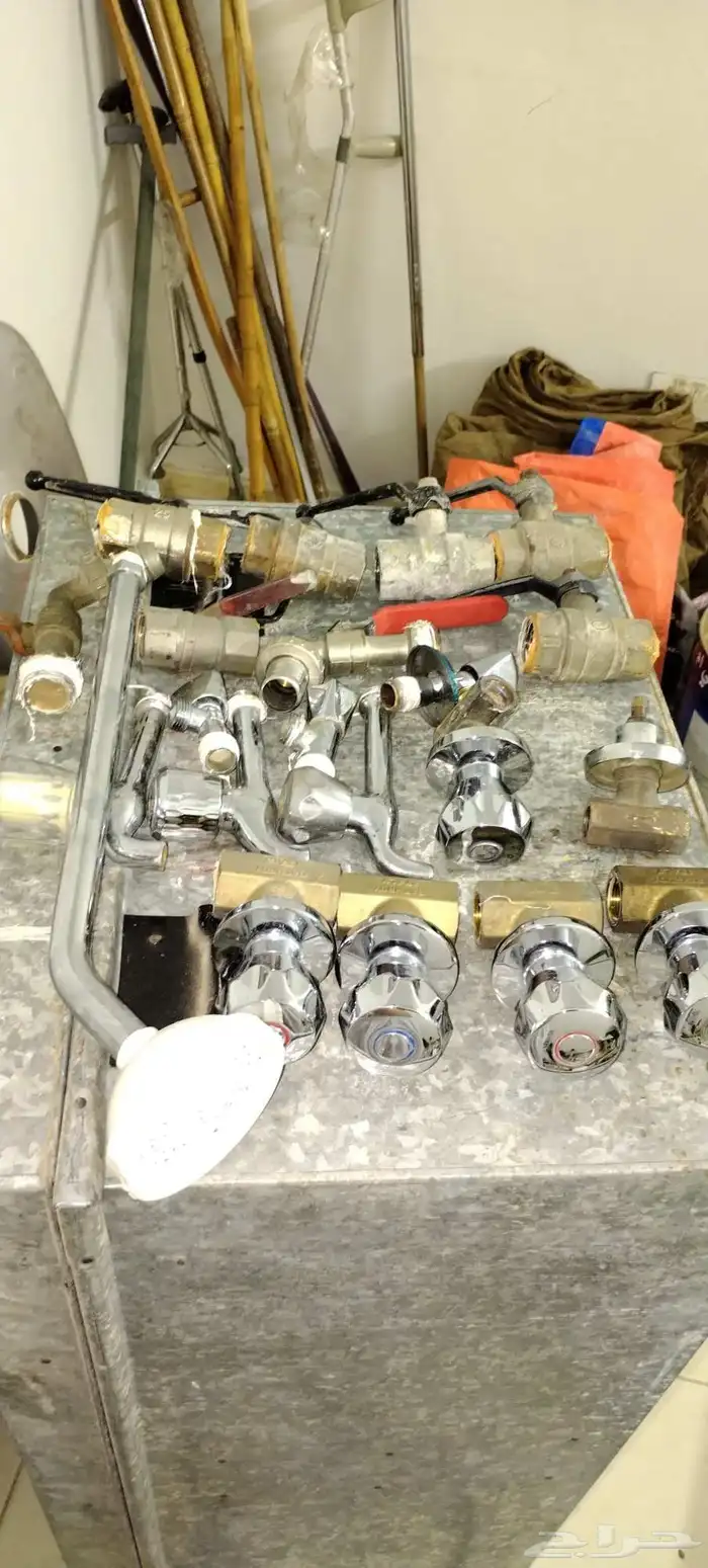 محابس وكيلون ومكينة قص حديد ومغسلة و دينبو 0