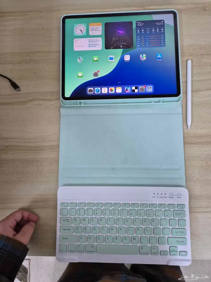 غلاف لآيباد 12.9 انتش مع كيبورد مع قلم الهدية 2