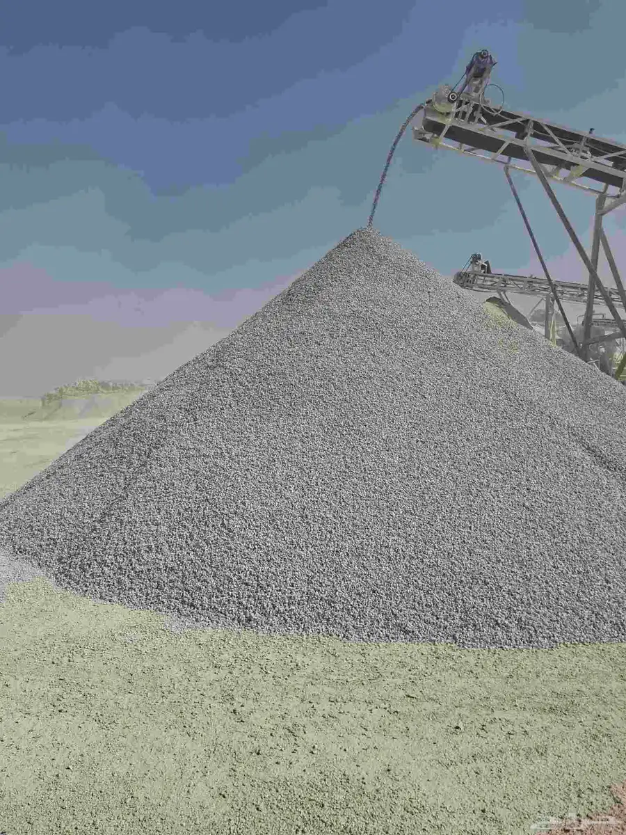 بحص ابيض ورمل احمر وابيض وصبيز واسفلت وبطحا 0