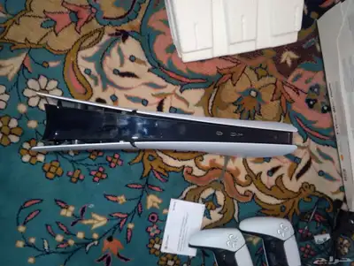 للبيع سوني 5 شبه جديد للبدل ب ايفون او للبيع 6