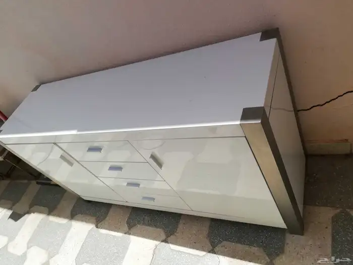 طاولة بوفية وطاولة عرض مستخدم نظيف جدا 6