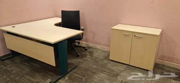 اثاث مكتبي بحالة ممتازة 0