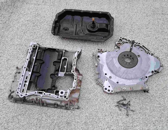 للبيع رأس مكينة أودي وقطع مكينه 8