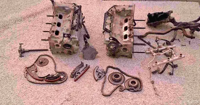 للبيع رأس مكينة أودي وقطع مكينه 0