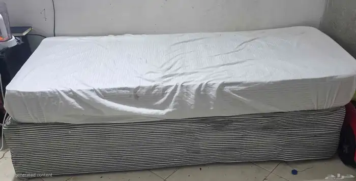 عدد 5 سرير خشب بالمرتبة بحالة ممتازة 0