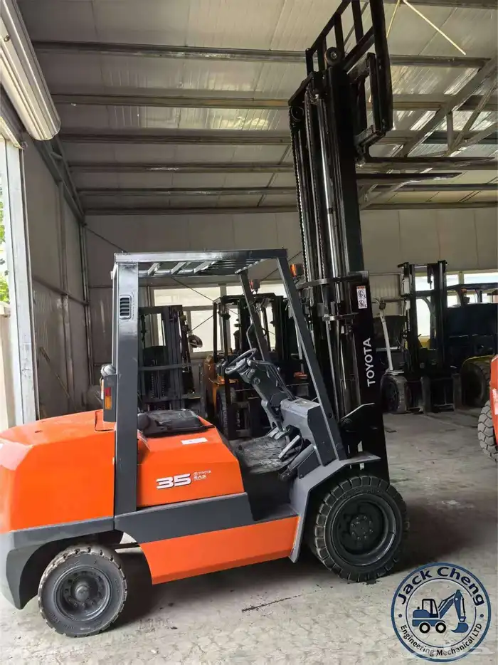 رافعه شوكيه سكين فوركليفت للايجار في جده 3