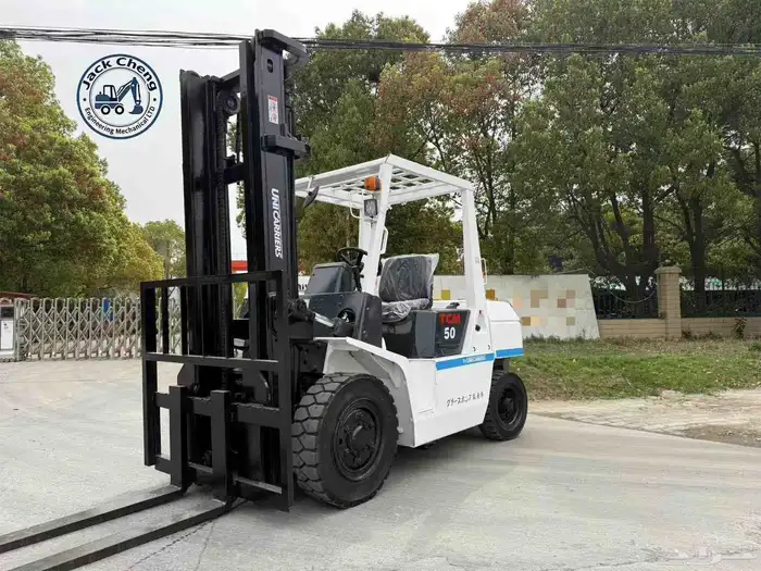 رافعه شوكيه سكين فوركليفت للايجار في جده 4