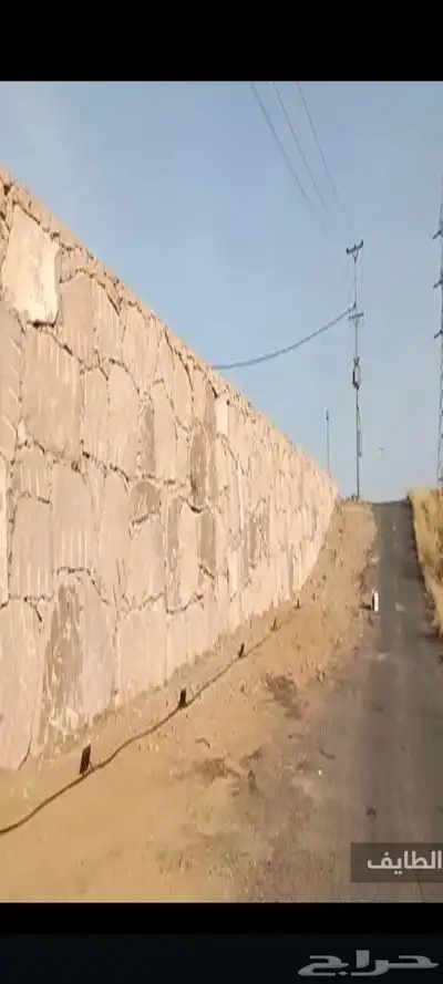 مباني حجر كبير وصغير ورا باريب قوائم معده 5