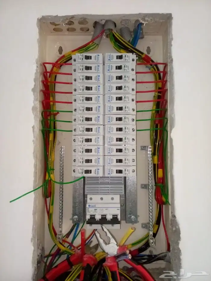 السلام عليكم أنا زاهد كهربائي مباني باكستاني .. أقوم بجميع أ 0