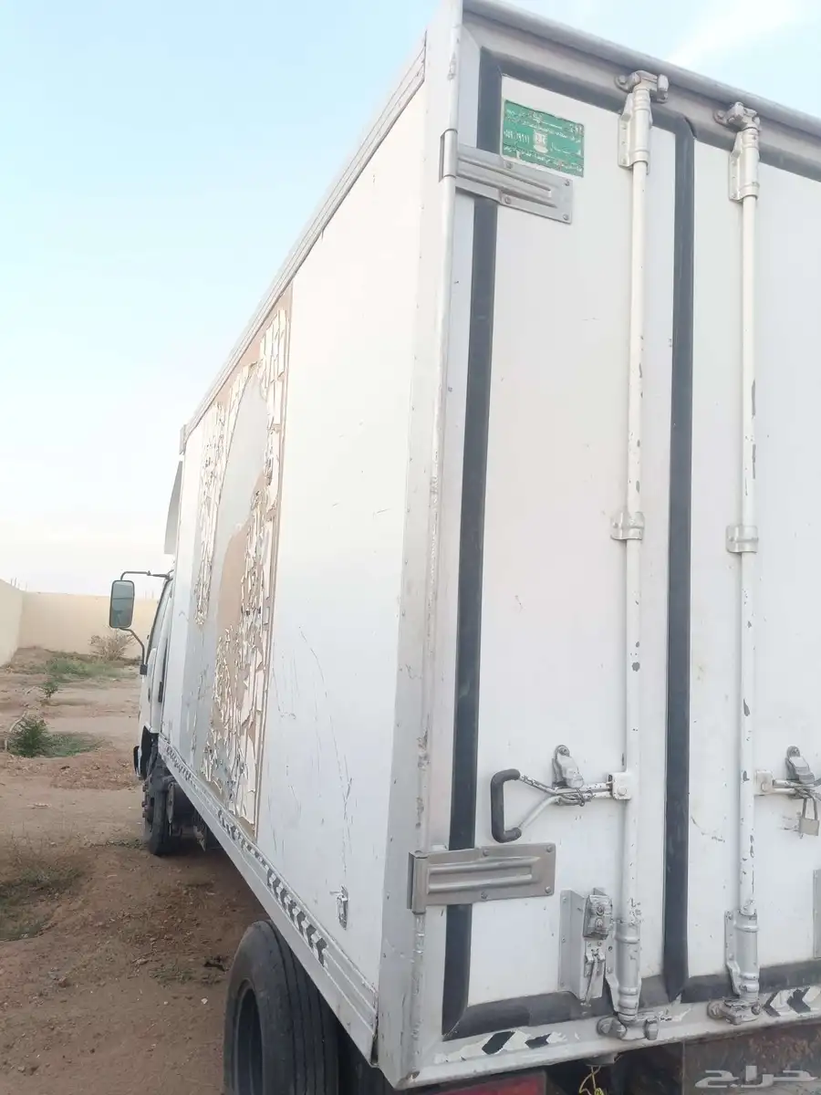 ثلاجه دينا 4 متر بحاله جيده معها جهاز تكييف 0